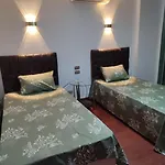 Newly Refurbished 3 Bed Apartment